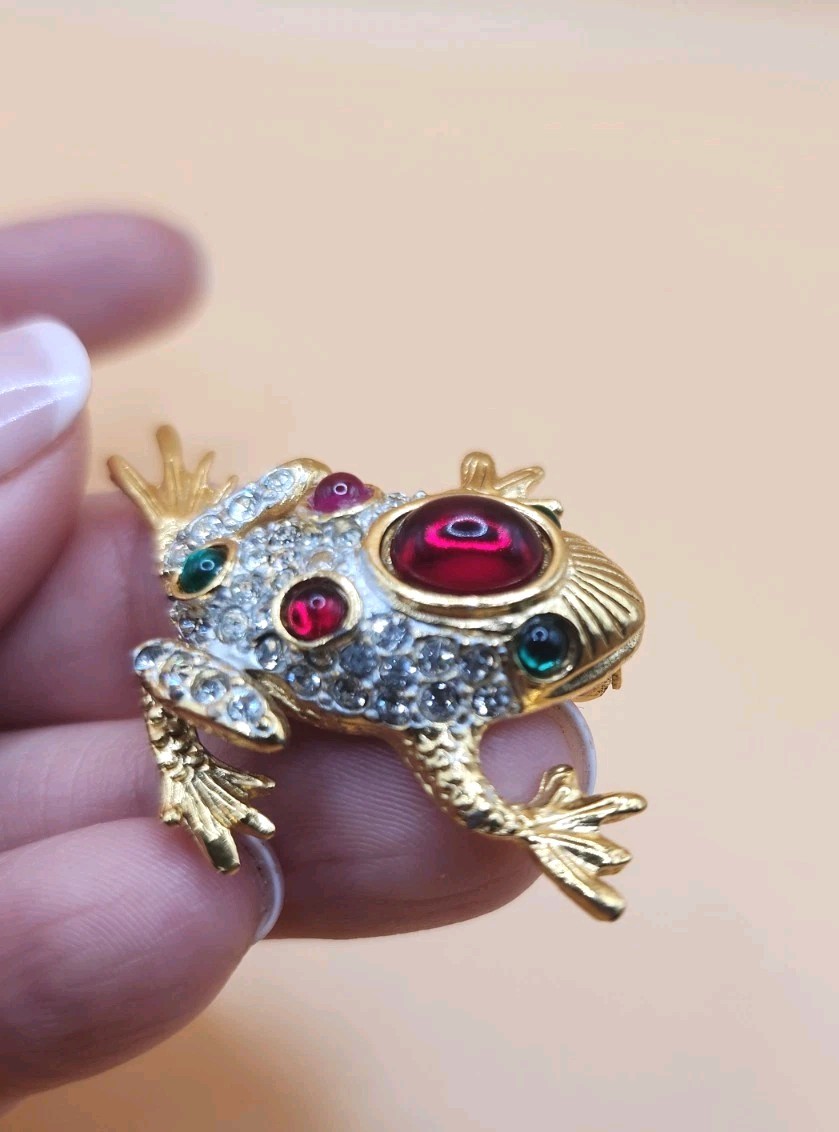 Vintage 80s Cabochon Gripoix Glass & Crystal Pavé Frog Brooch By Sphinx