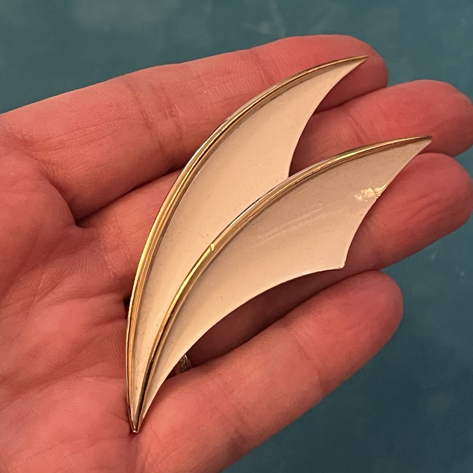 TRIFARI Off White Enamel Brooch Pin Gold Tone Geometric Abstract Vintage READ