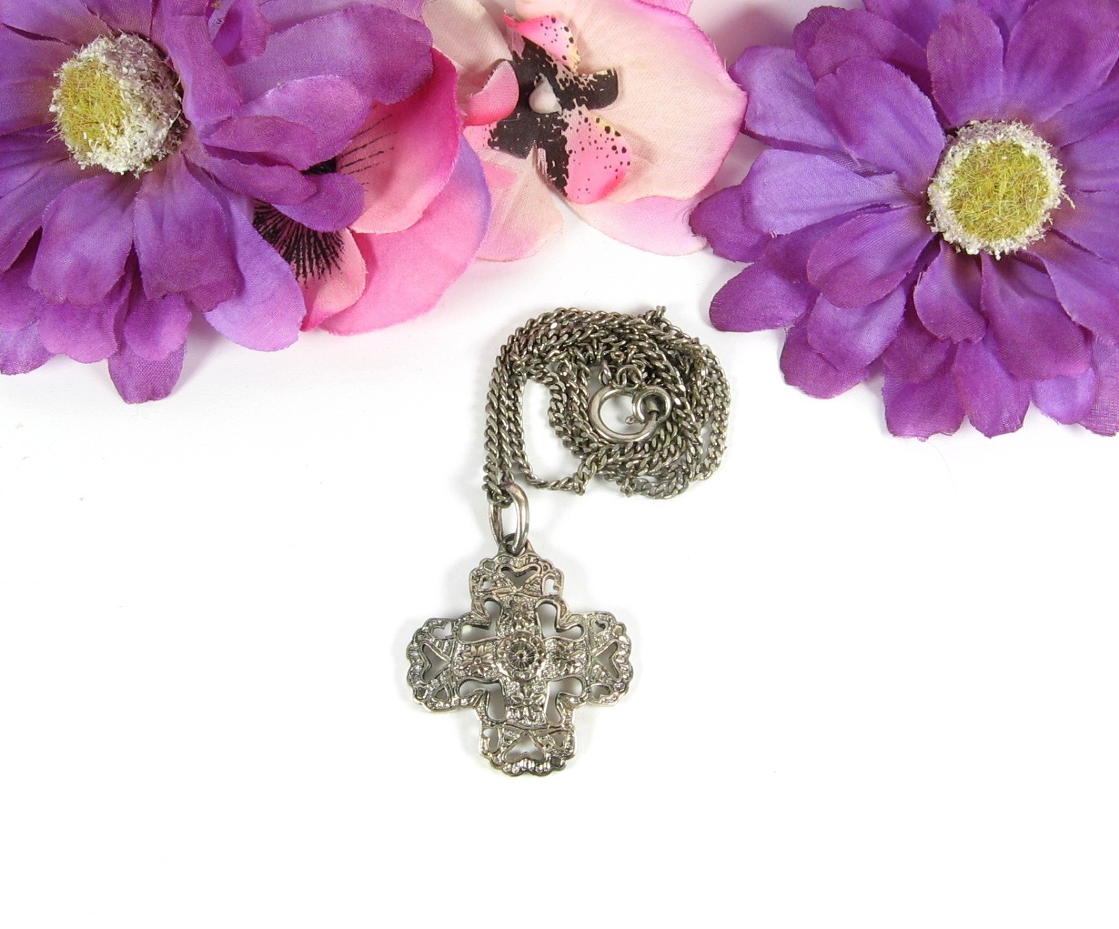 Maltese Cross PREMIER DESIGNS Pendant NECKLACE Vtg Silvertone Flowers Hearts 24″