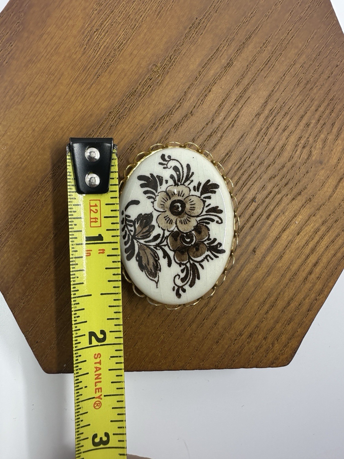 Vintage Delftware Hand-Painted Floral Brooch with Gold-Tone Setting
