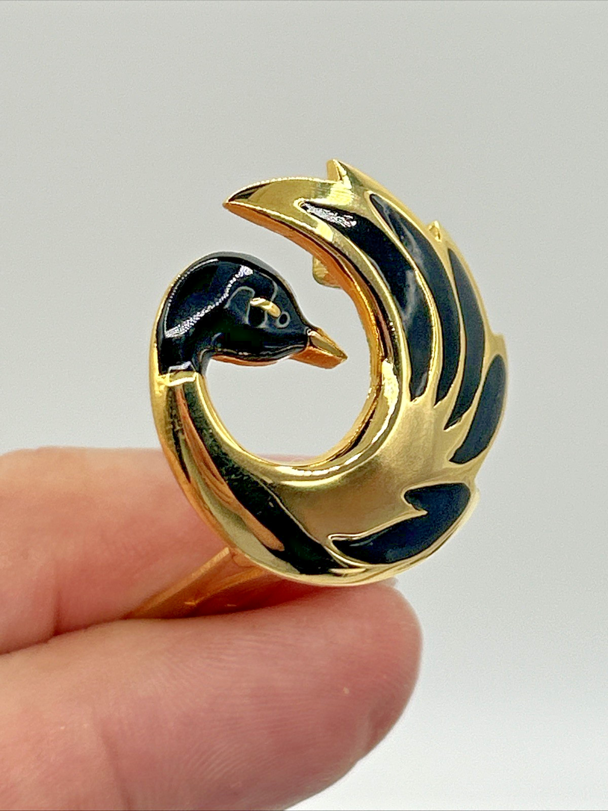 VTG “Orena Paris”? Enamel Gold Tone w/ Black Accents Swan Clip On Earrings