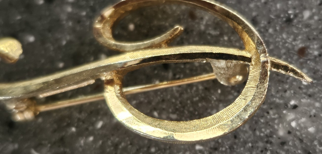 Manselle Signed Letter “P” Brooch Brushed and Smooth Gold Tone Finish 2 1/8″