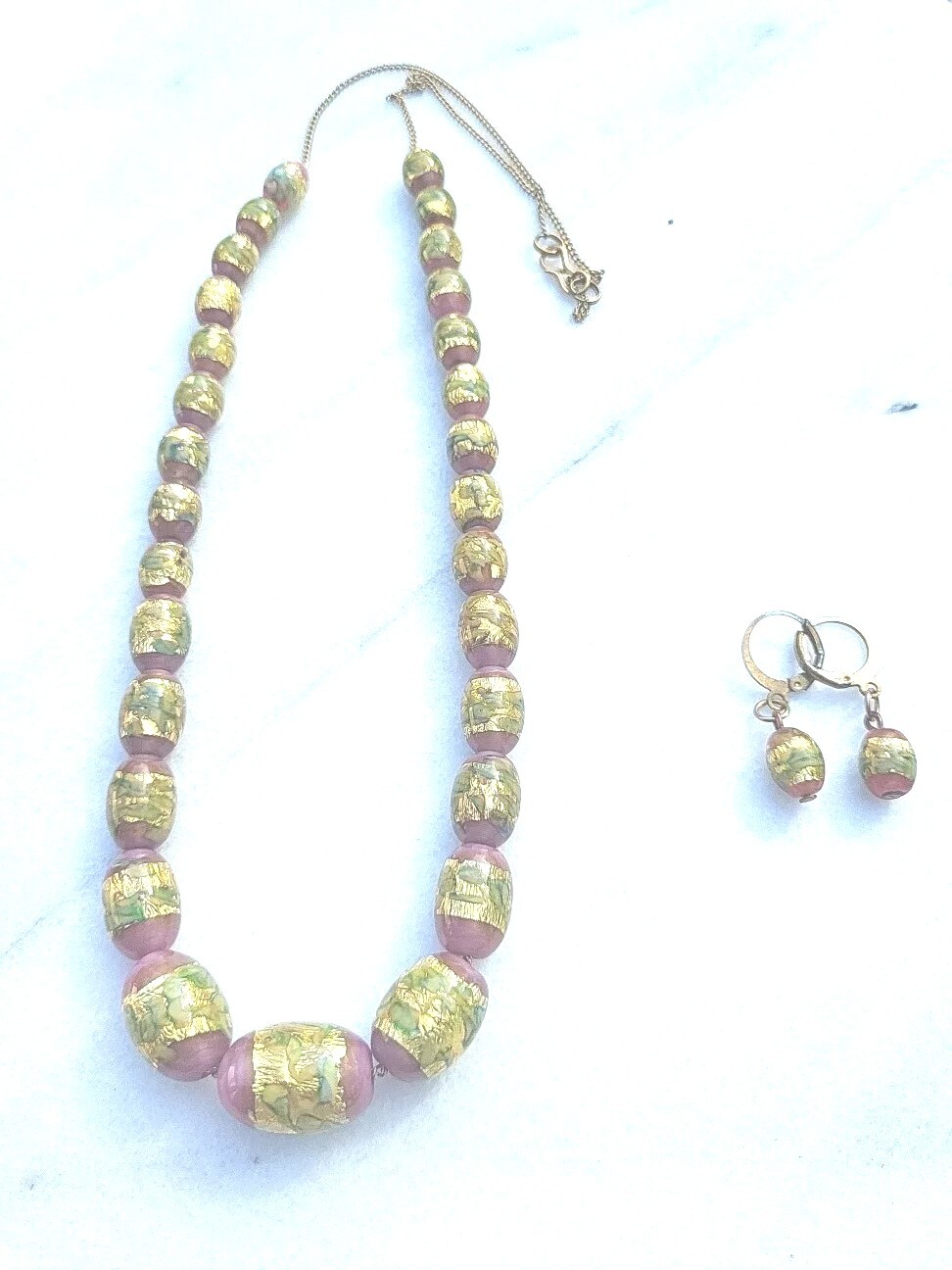 SALE! RAREST VINTAGE GOLD FOIL GREEN YELLOW MAUVE GLASS BEAD CHAIN NECKLACE SET
