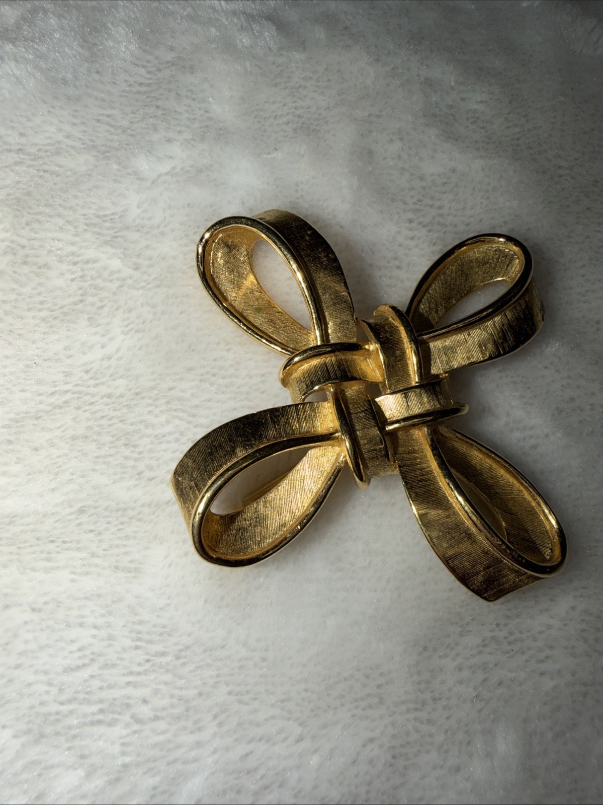 Vtg Trifari Gold Tone Brooch Ribbon Bow Twisted Textured Polished 80s Signed Pin