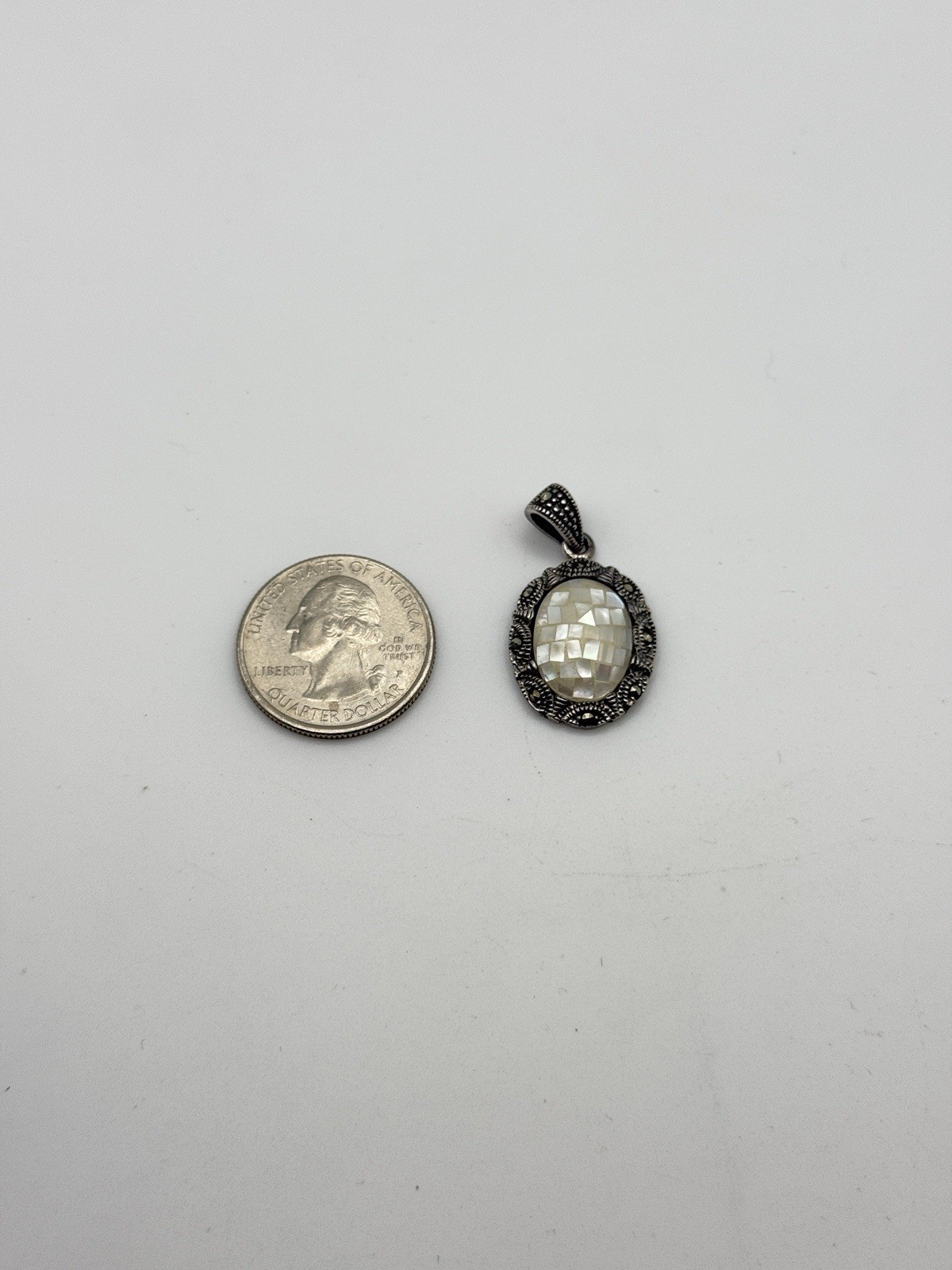 Vintage CW 925 Sterling Silver Mother of Pearl Mosaic Inlay Pendant 4.97g Shell