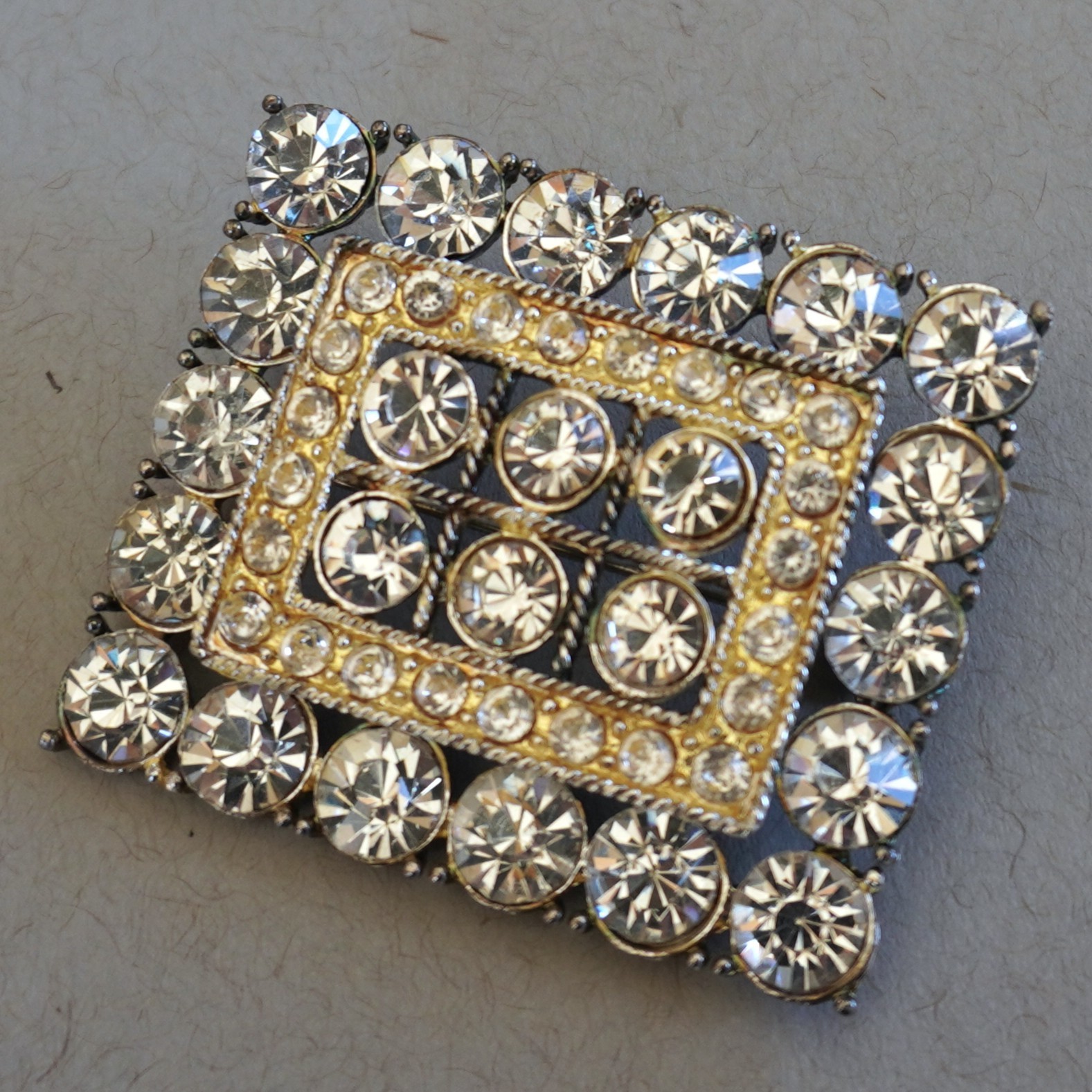 VTG 1920’s Art Deco Flapper Brooch – Prong Set Clear Glass Rhinestones 2″ x 1.5″