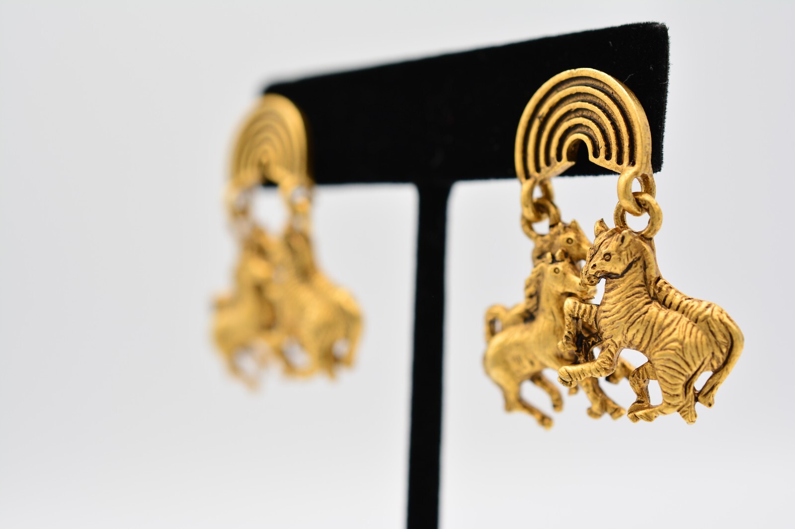Vittorio Vintage Earrings Rainbow Animals Brushed Gold NOS 80s Signed 9C