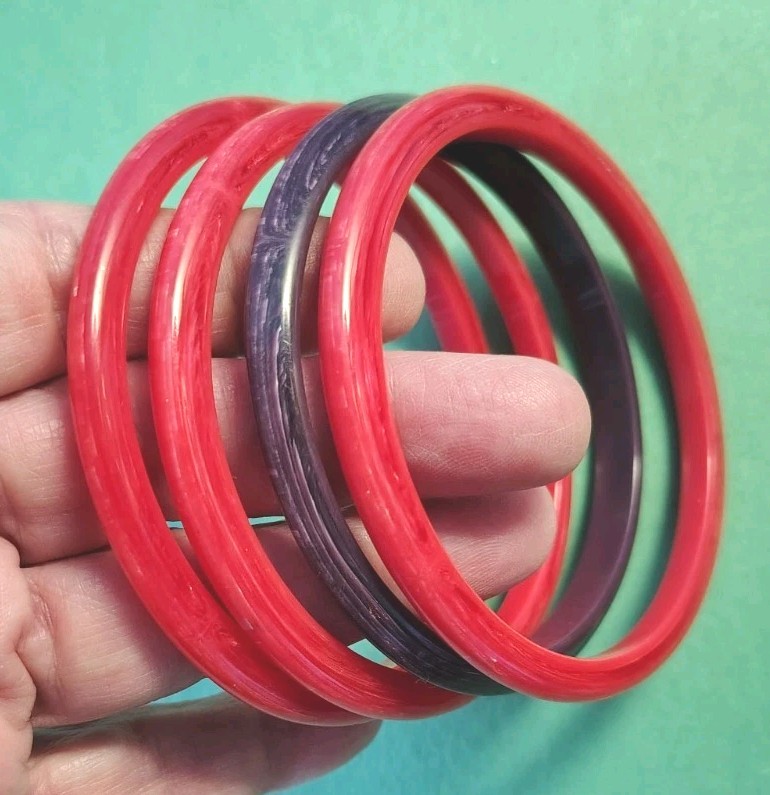 Vintage Set Of (4) REDISH & PURPLE Colored Lucite Bangle Bracelets