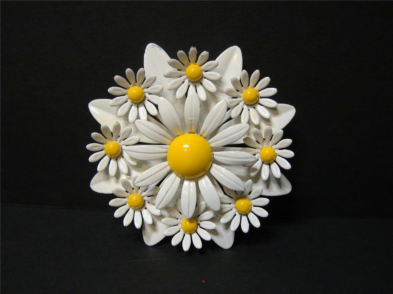 Vintage Retro Mod 60’s White & Yellow Layered Daisy Upon Daisies Enamel Metal Fl