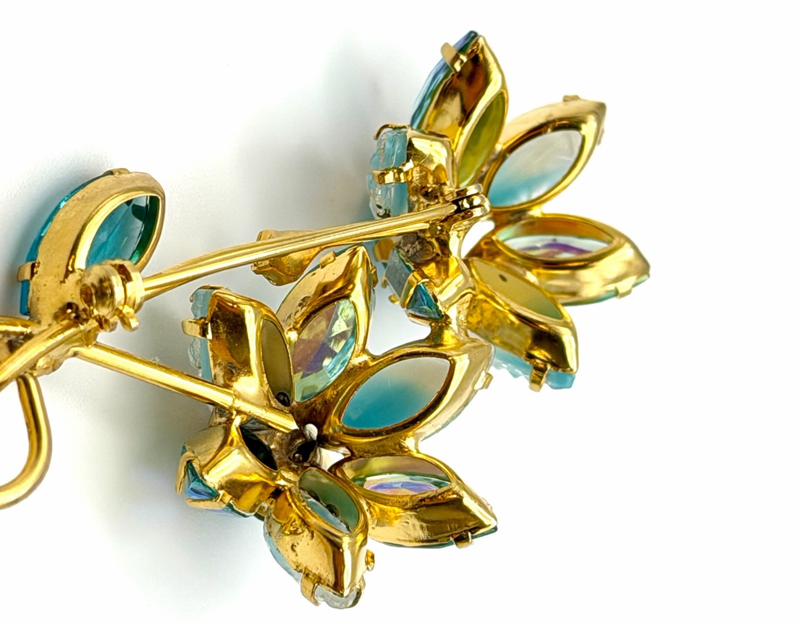 Vintage Blue Aqua Aurora Borealis Rhinestone Flower Brooch Pin Gold Tone MCM