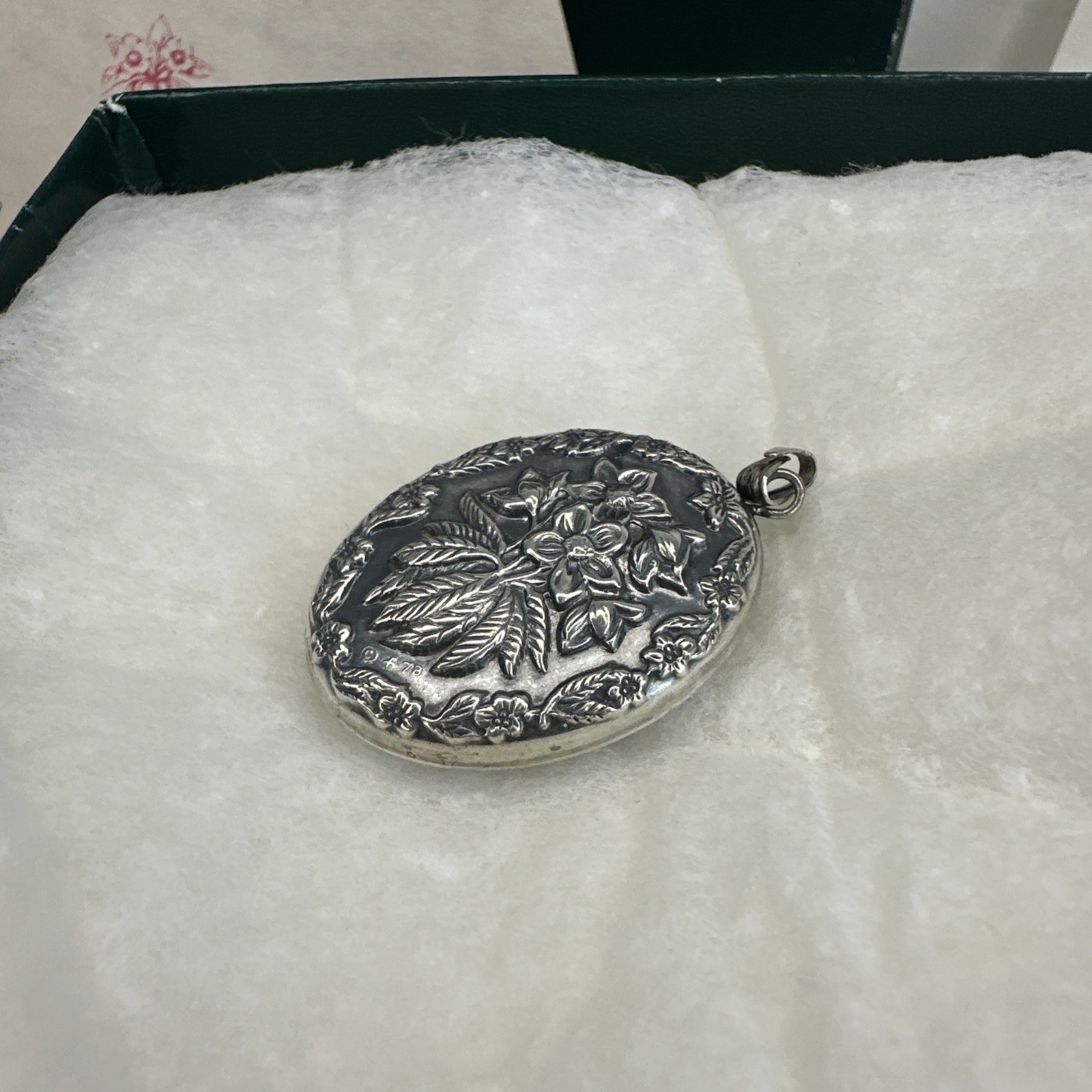 Vintage Sterling Silver 1978 Franklin Mint Flower The Christmas Rose pendant