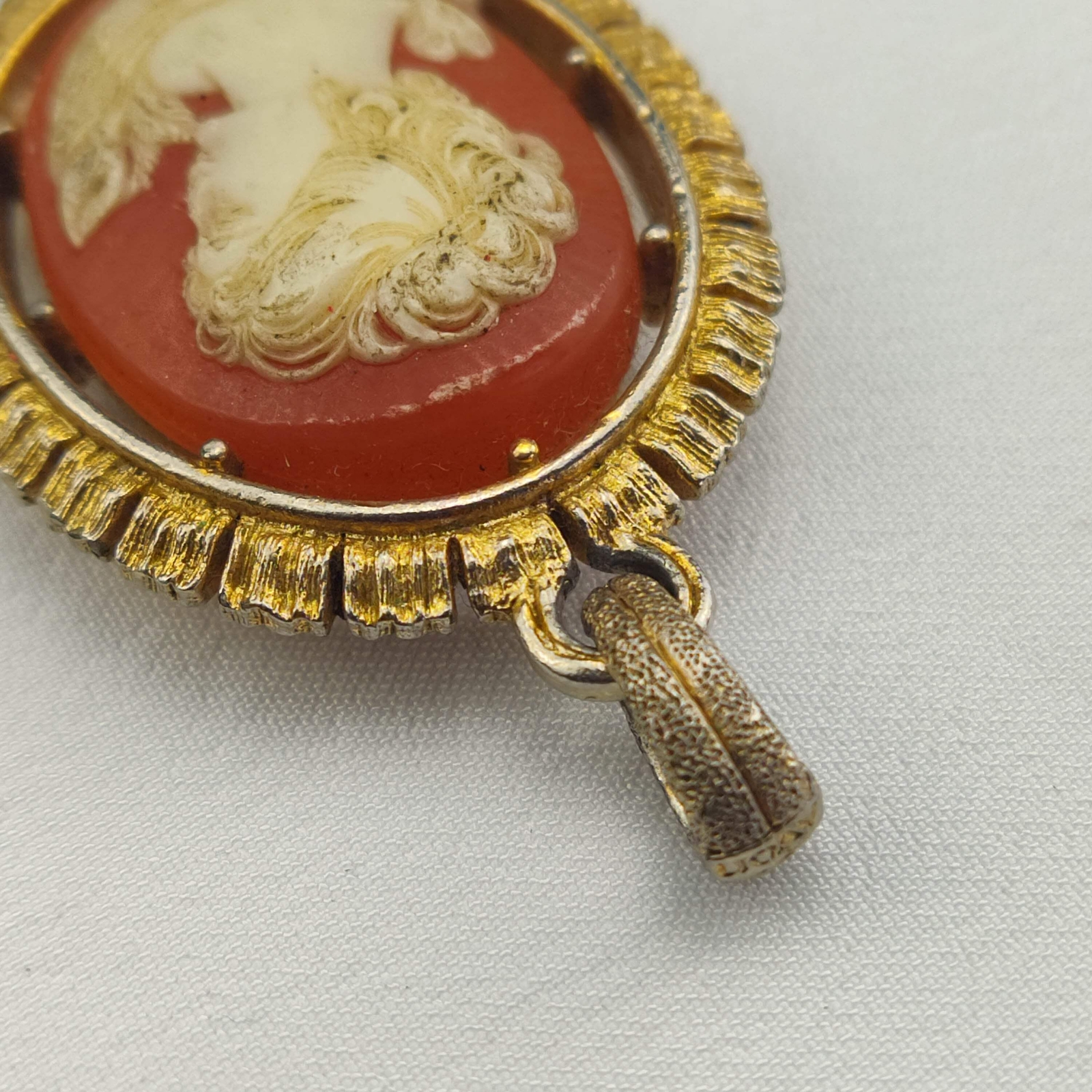 1950s Vintage Cameo Pendant in a Gold Frame with White on Red Bakelite – 1930s