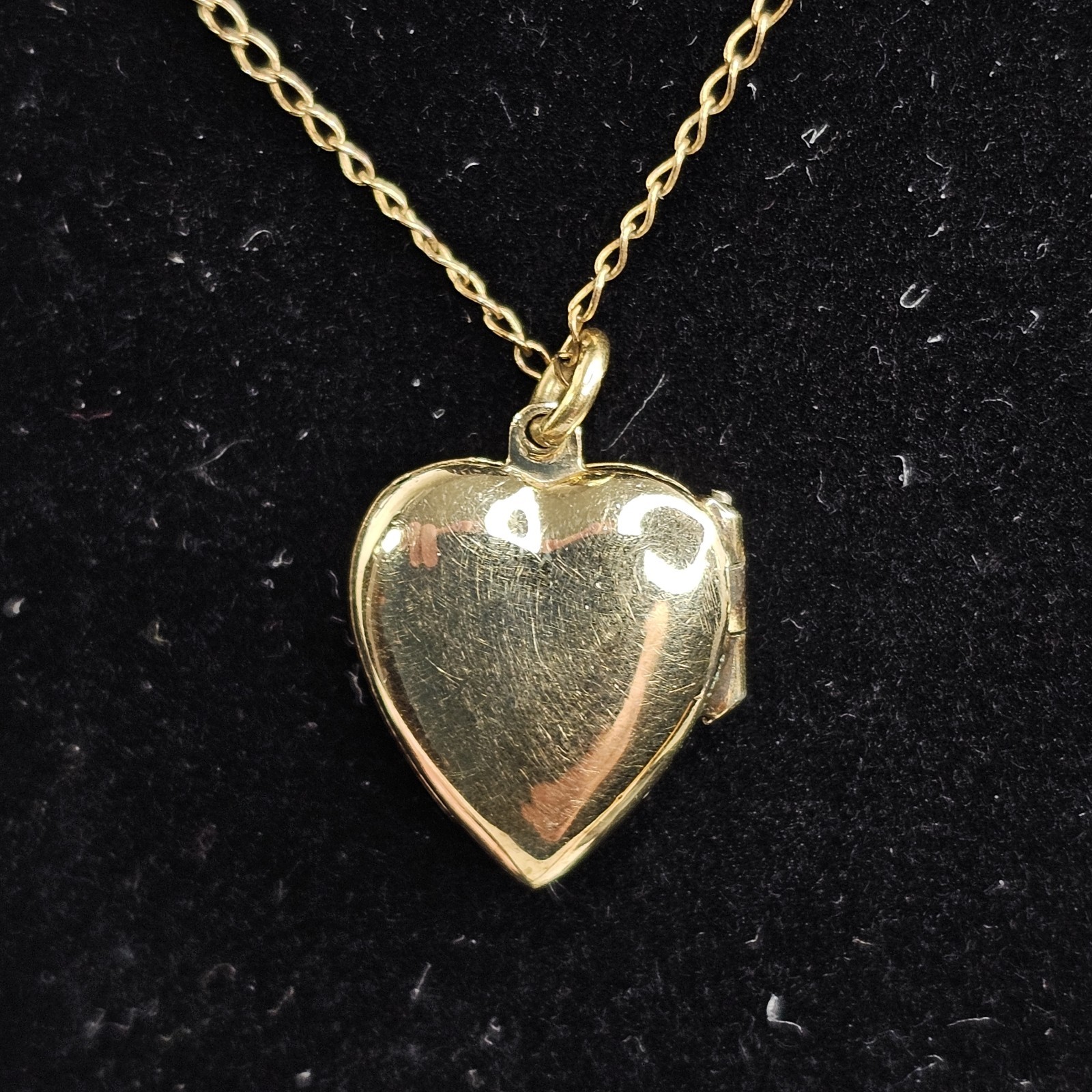 Vintage Gold Filled Heart Locket Etched Floral Pendant 16” Gold Plated Necklace