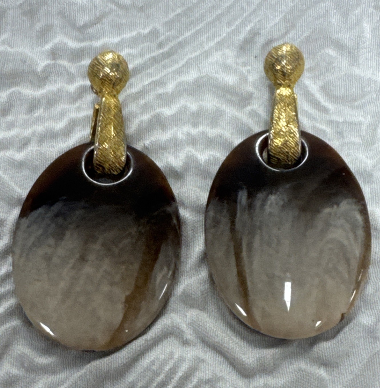 Vintage Agate Natural Brown and White Coloring With Gold Tone Earrings