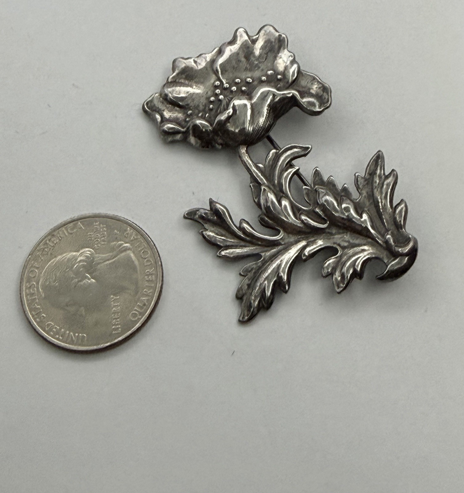 Vintage Art Nouveau Style Detailed Poppy Flower Silvertone Brooch