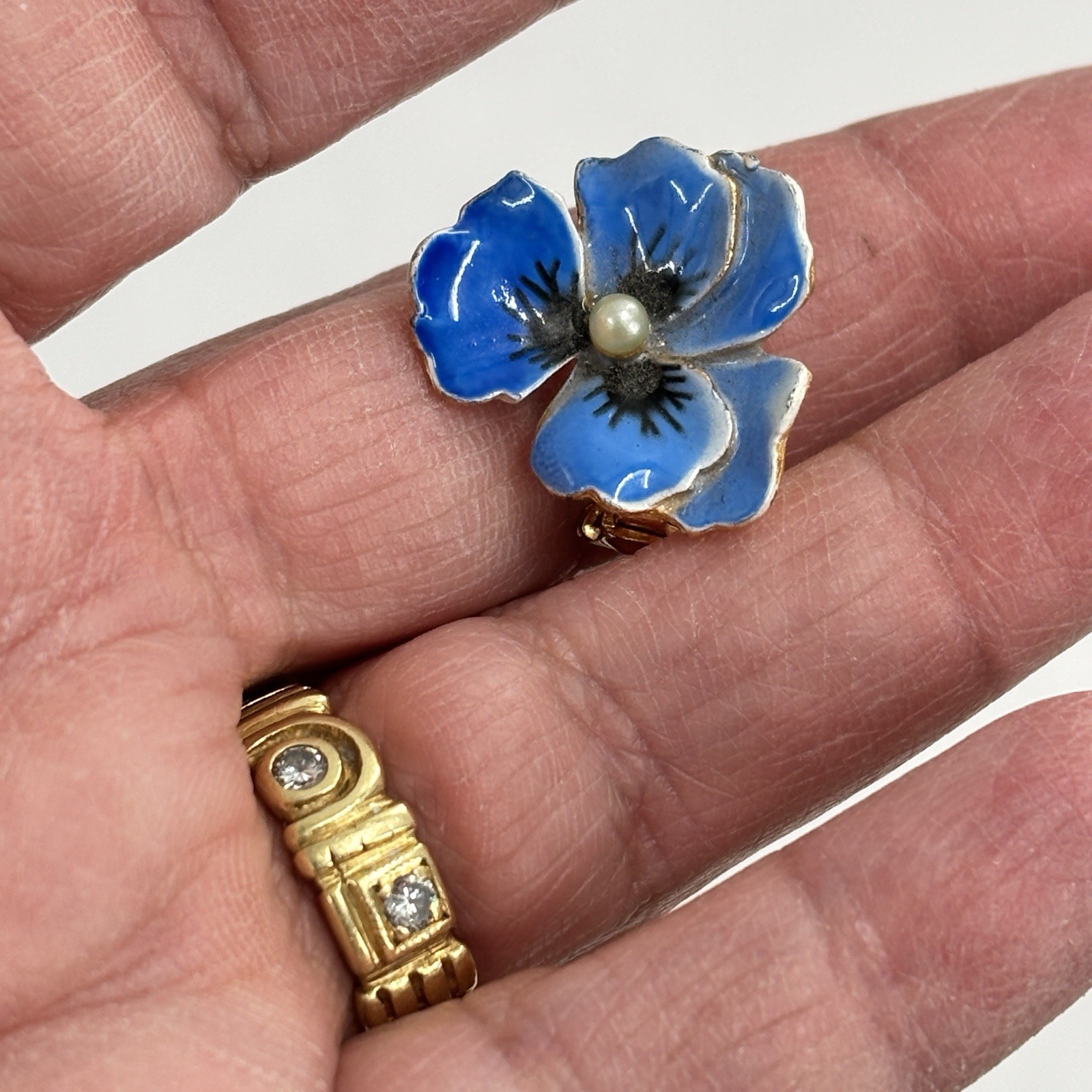 Vtg Blue Enamel Pansy Flower Brooch Faux Pearl Center Gold Tone Floral Pin