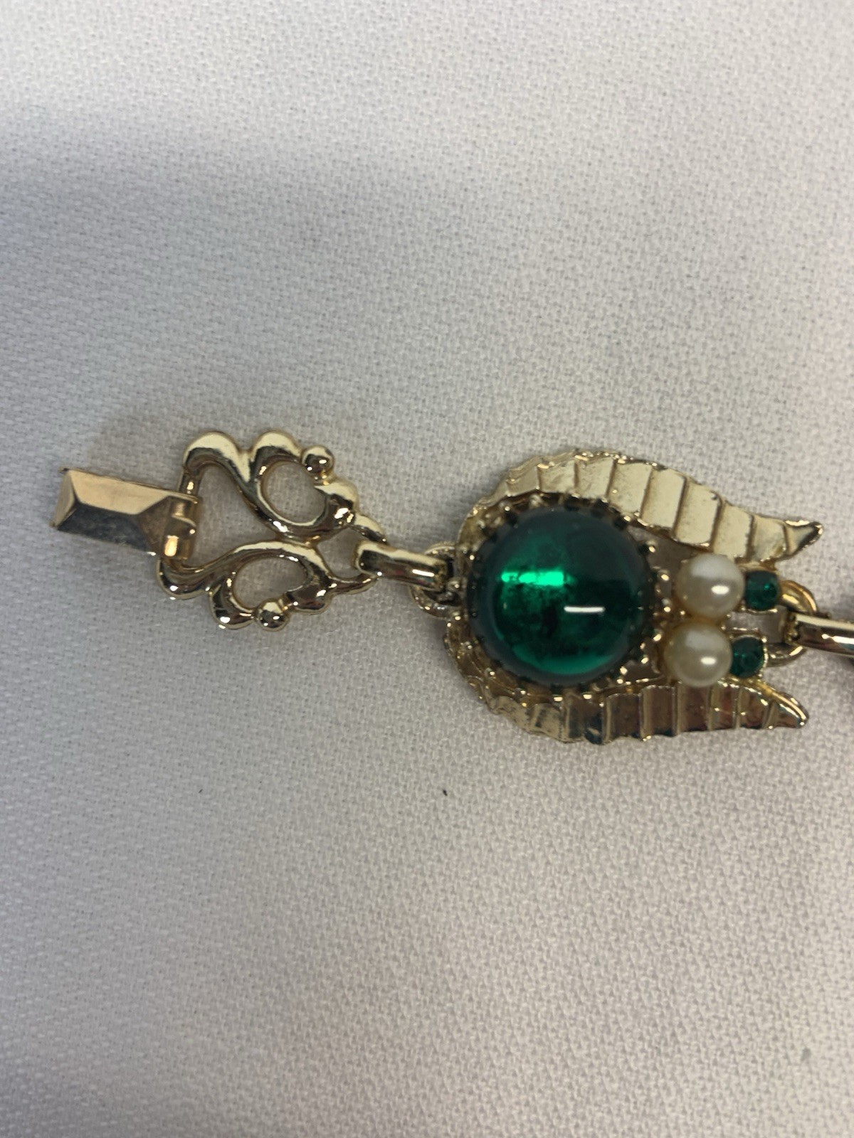 Sarah Cov.Bracelet W/Green Glass cabochon stones&small faux pearls, Goldtone,60s