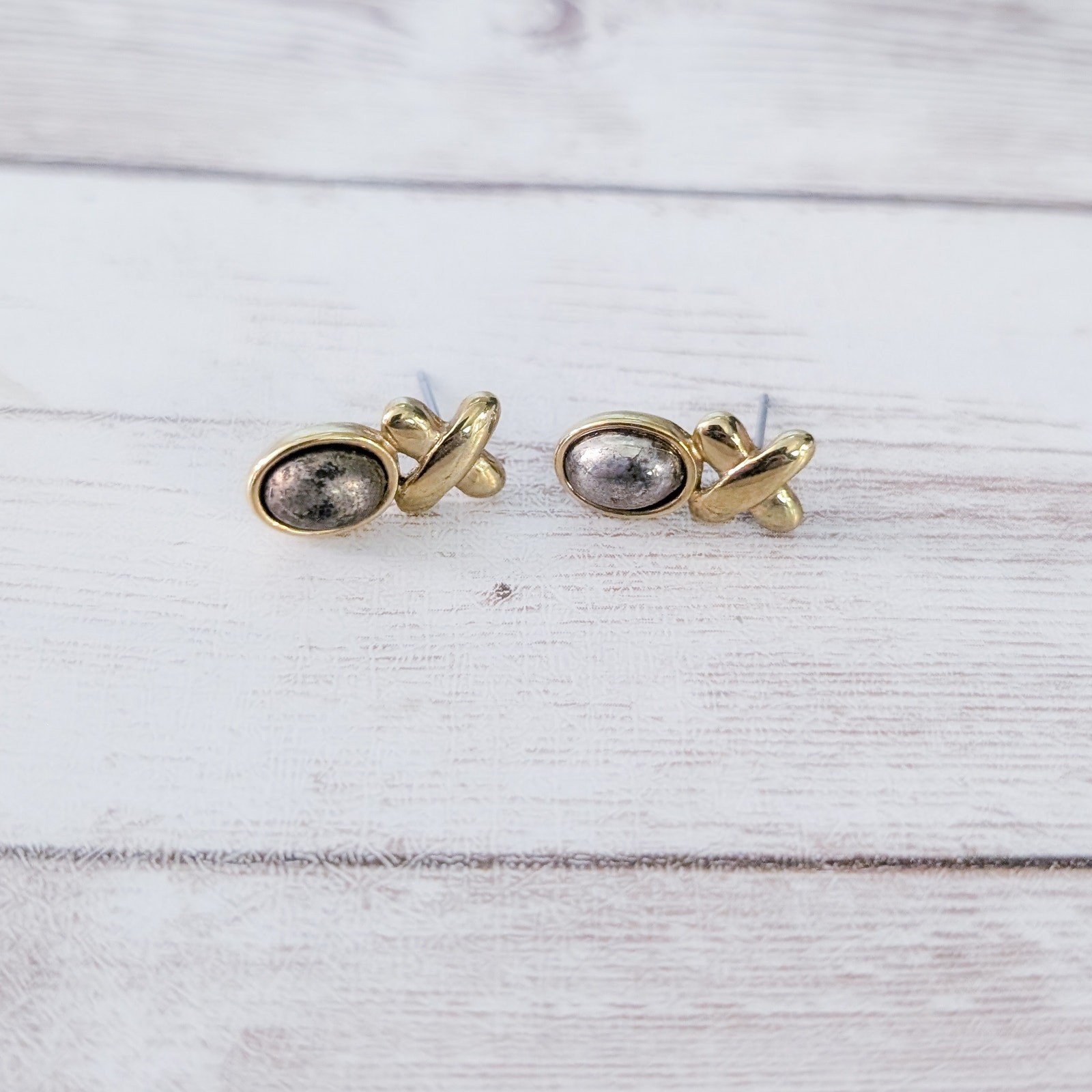 Vintage Stud Earrings Gold Tone & Metallic – Color Variance