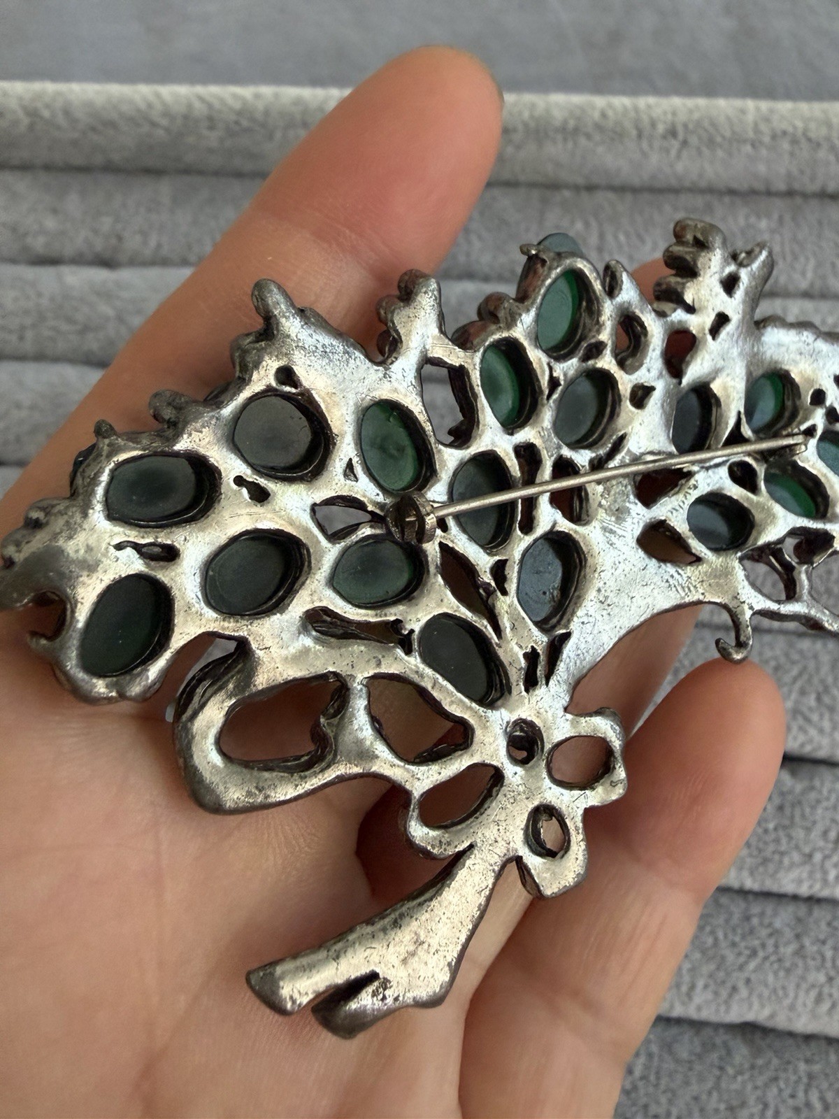 Vintage Green Glass Cabochon Grapes Bouquet Brooch Silver Tone Pin