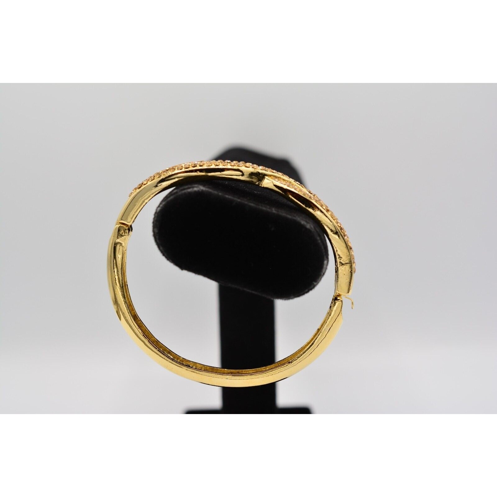 Vintage Statement Crystal Bangle Bracelet Peach Rhinestone Gold Tone Hinged Bin8