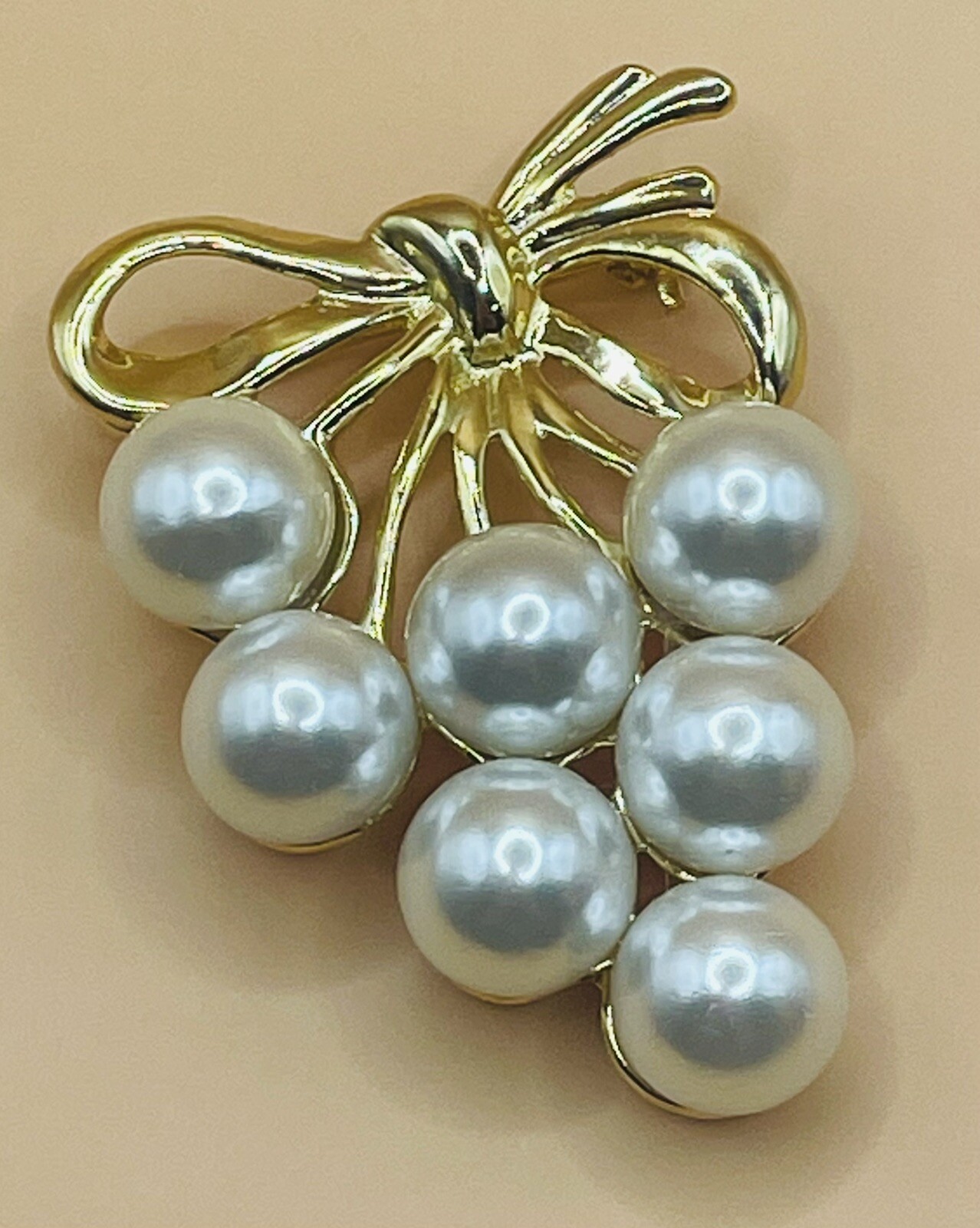 Vintage White Pearl Bunch of Grapes With Gold Plated Bow Costume Jewelry Brooch