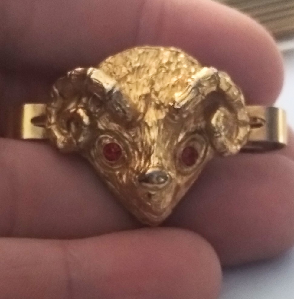 Vtg Rams Head Sheep Gold Tone Expanding Scarf Clip Rhinestone Eyes