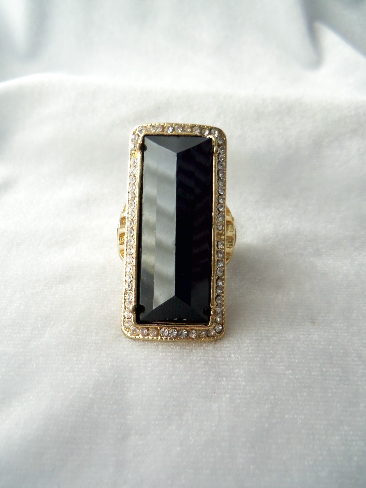 Avenue Crystal Rhinestone Surround Black Faceted Acrylic Stone Stretch Band Ring