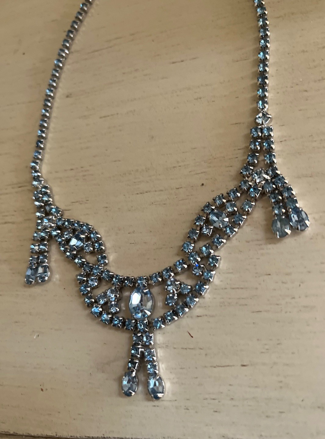 Vintage Weiss Unsigned Light Ice Blue Crystal Silver Chandelier Collar Necklace