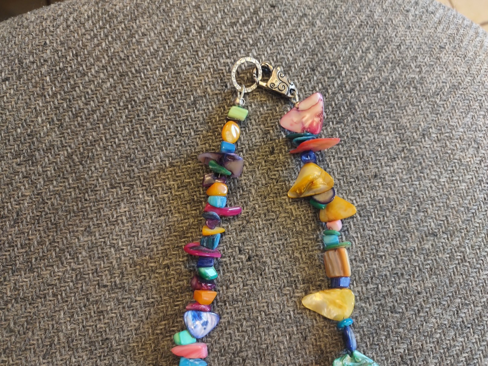 24” Necklace, shells and stones, EXC, Big Clasp, Pre Owned