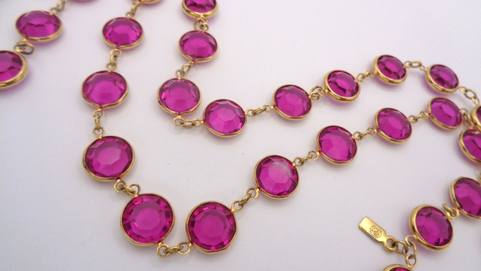Vintage Signed Swarovski Gold Tone Fuchsia Pink Bezel Set Crystal Link Necklace