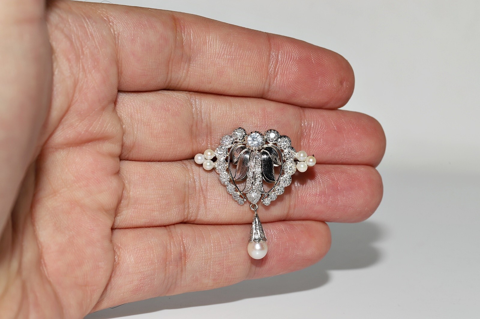 Antique Circa 1920s Platinum Art Deco Natural Diamond Decorated Brooch