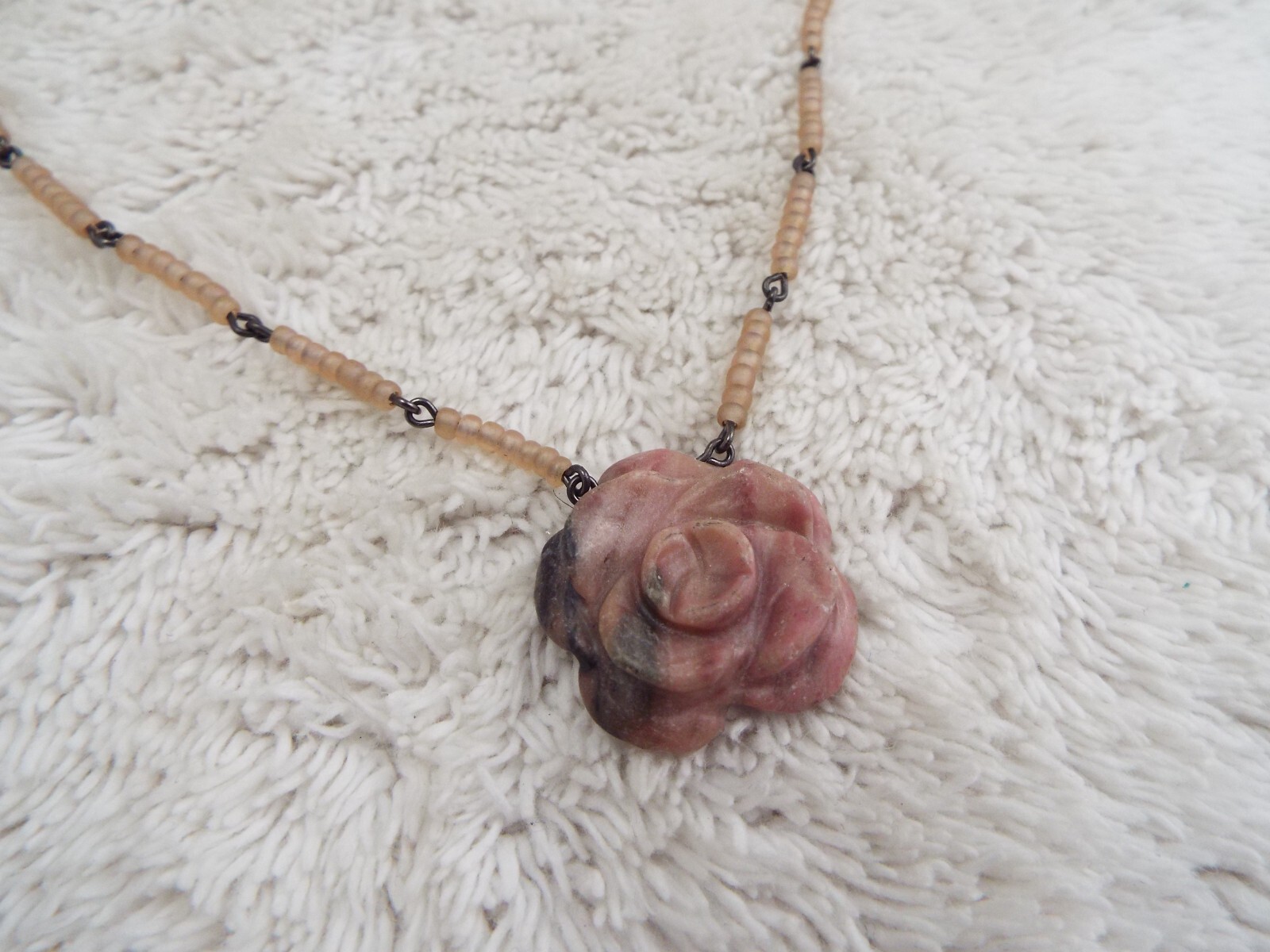 NINE WEST Gunmetal Pink Bead Rhodonite Rose Flower Pendant Necklace (H12)