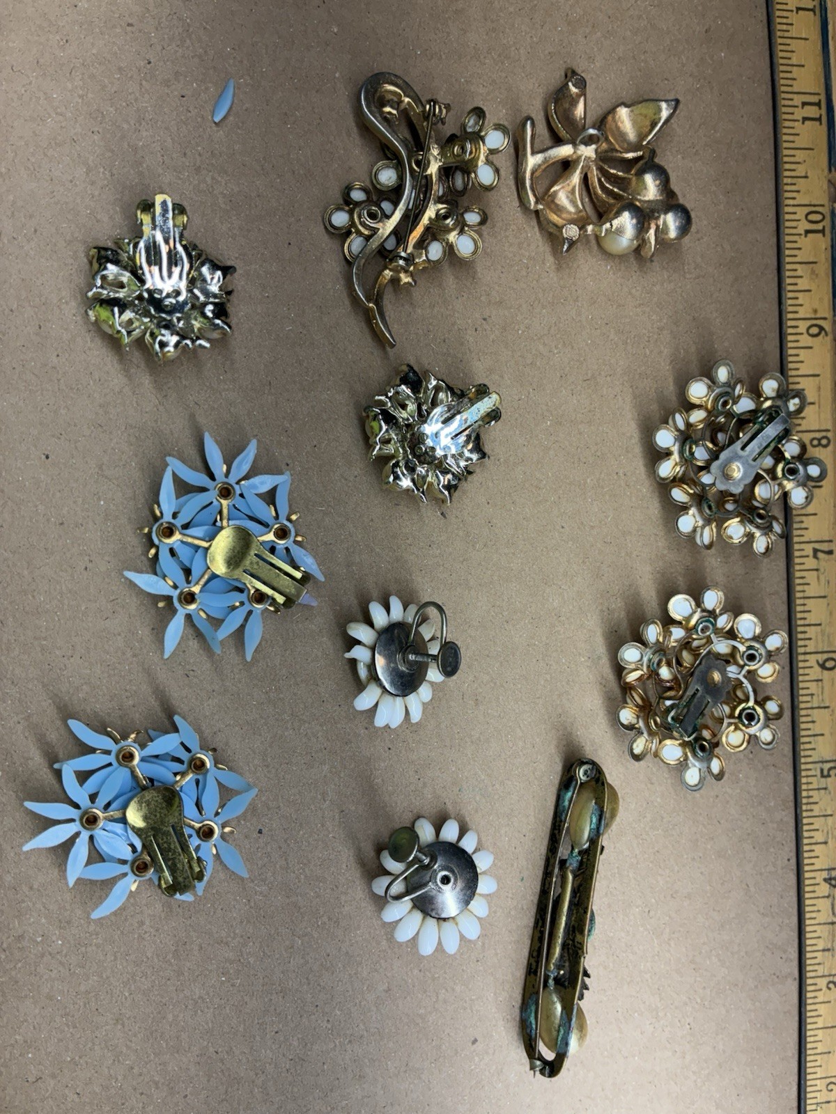 vintage flowers leaves 60’s – 80’s earrings lot brooch