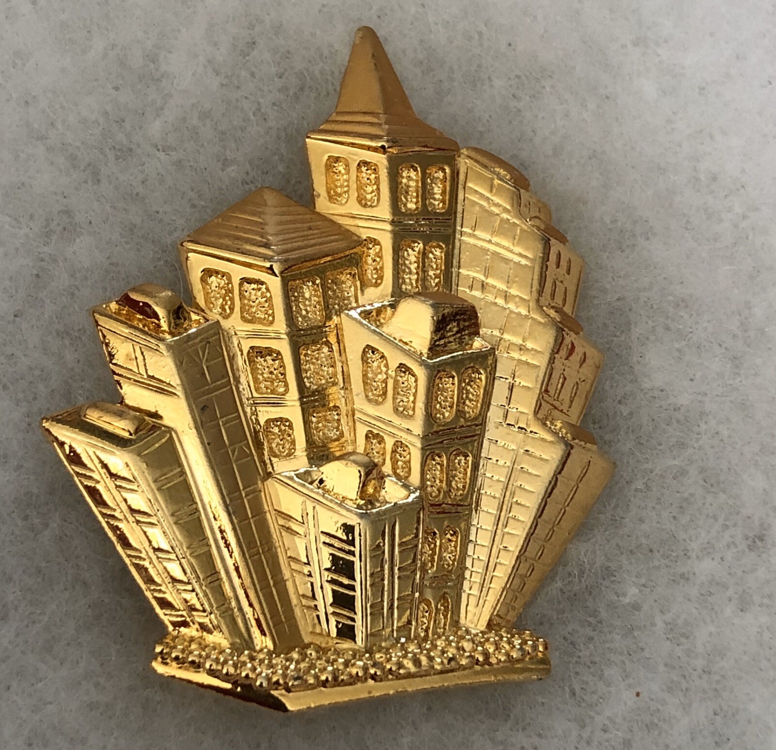 Vtg New York City Buildings Brooch Pin Skyscrapers Pin Park Lane 3D Gold Tone