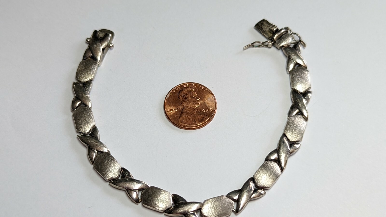 VINTAGE HUGS & KISSES STERLING SILVER BRACELET SIGNED FAS 925 ABOUT 7 1/2″ LONG