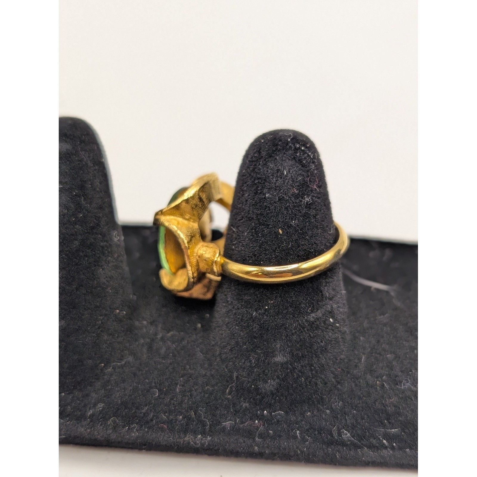 Vintage Glowing Green Rivoli Crystal Cocktail Ring Gold Tone Adjustable Band