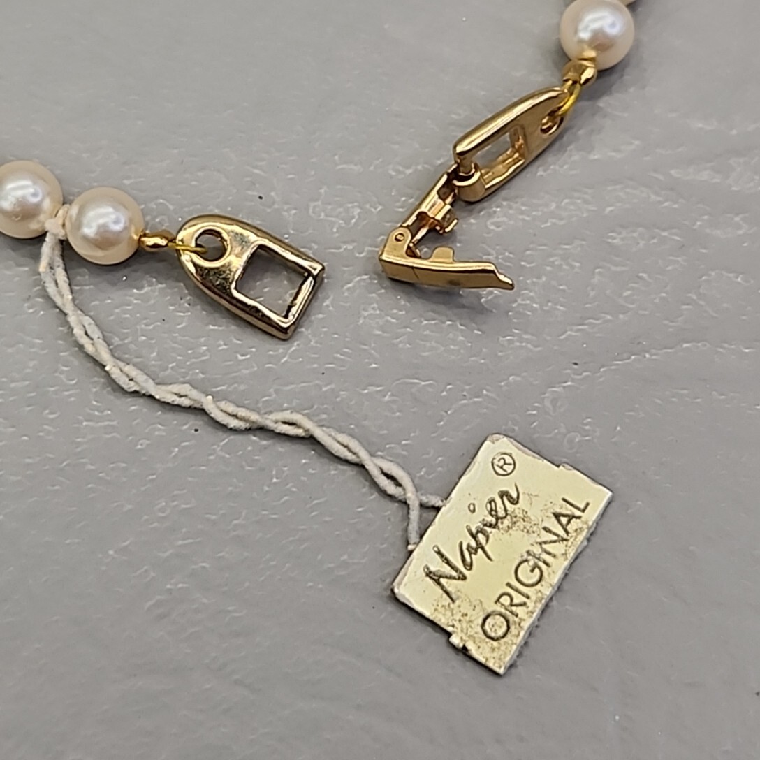 Vintage Napier Beaded Necklace White Faux Pearl Acrylic Shell Pendant 18″ NOS