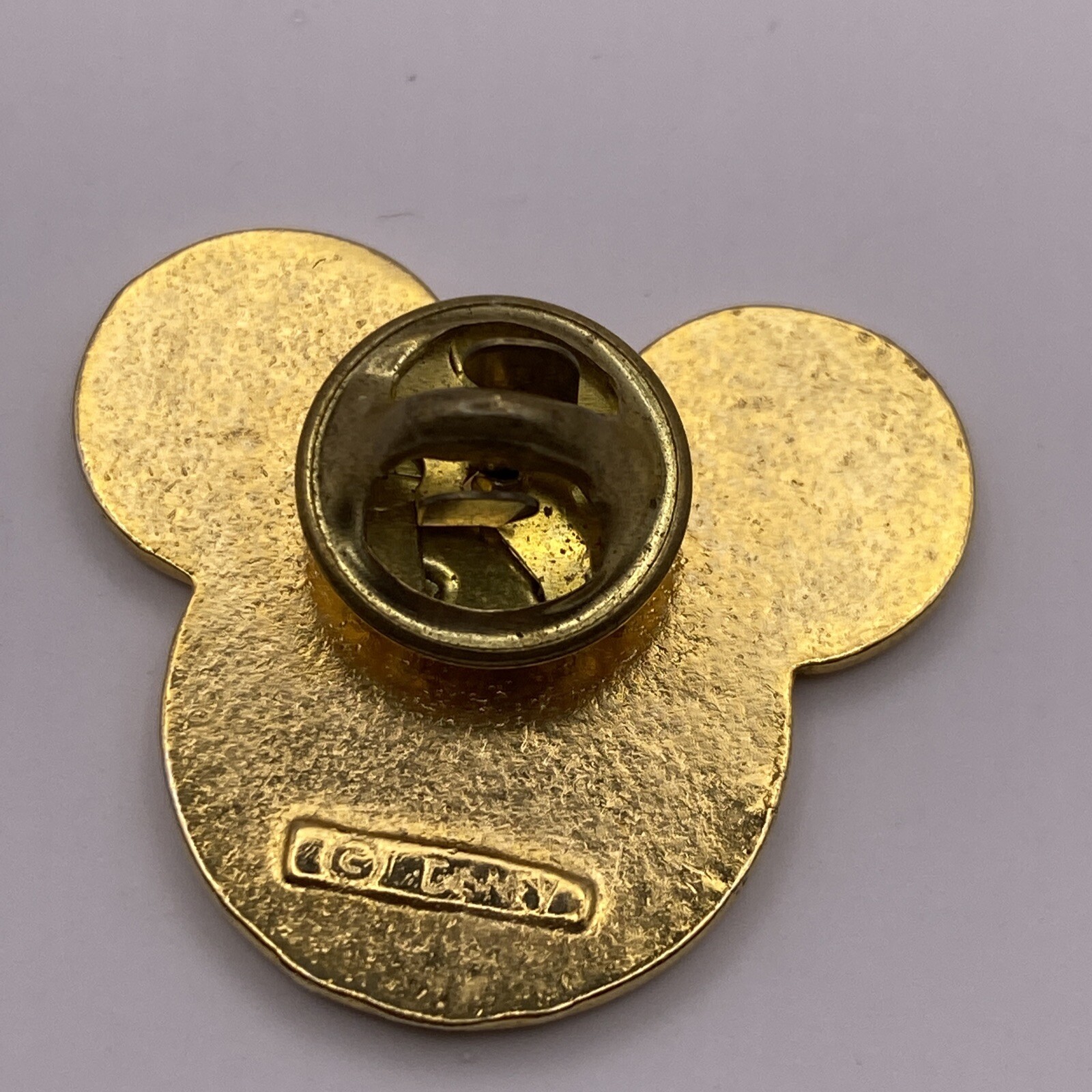 Mickey Mouse Head Pin Patriotic Flag Gold tone B5B