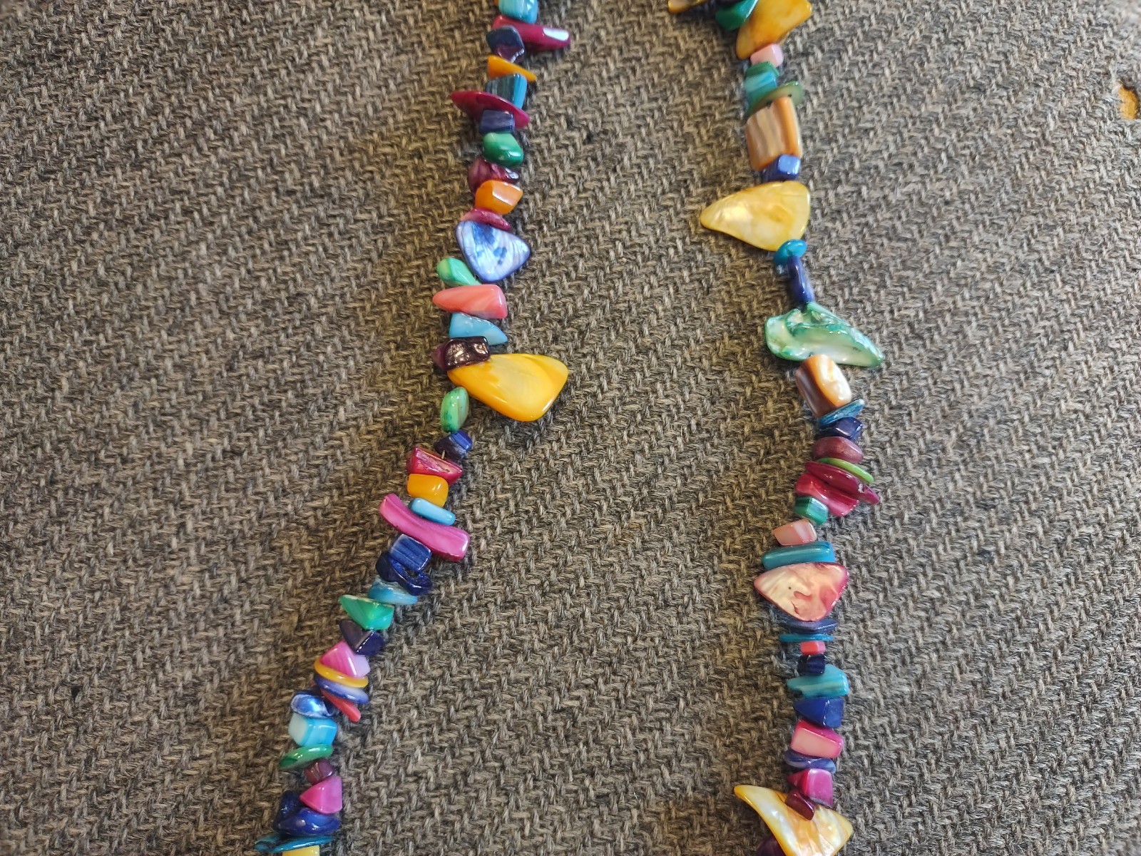 24” Necklace, shells and stones, EXC, Big Clasp, Pre Owned