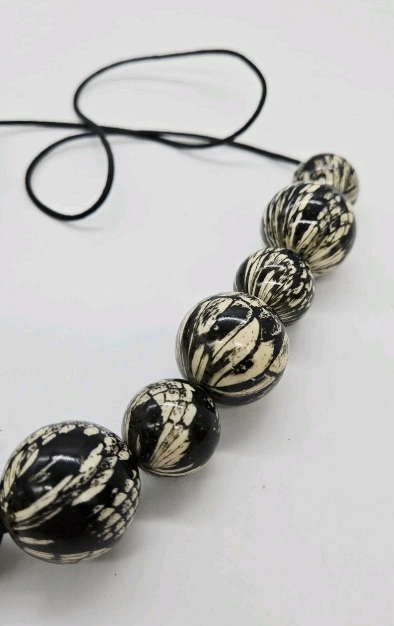 Vintage Joan Rivers Snakeskin Design Beads on Leather cord AS IS