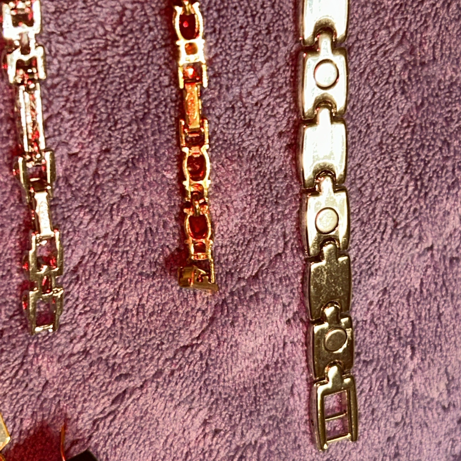 Lot 15 Pieces Modern to Vintage Fashion Jewelry in New Condition