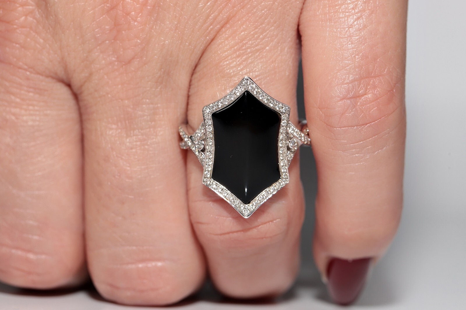 14k Gold Natural Diamond And Onyx Decorated Navette Ring