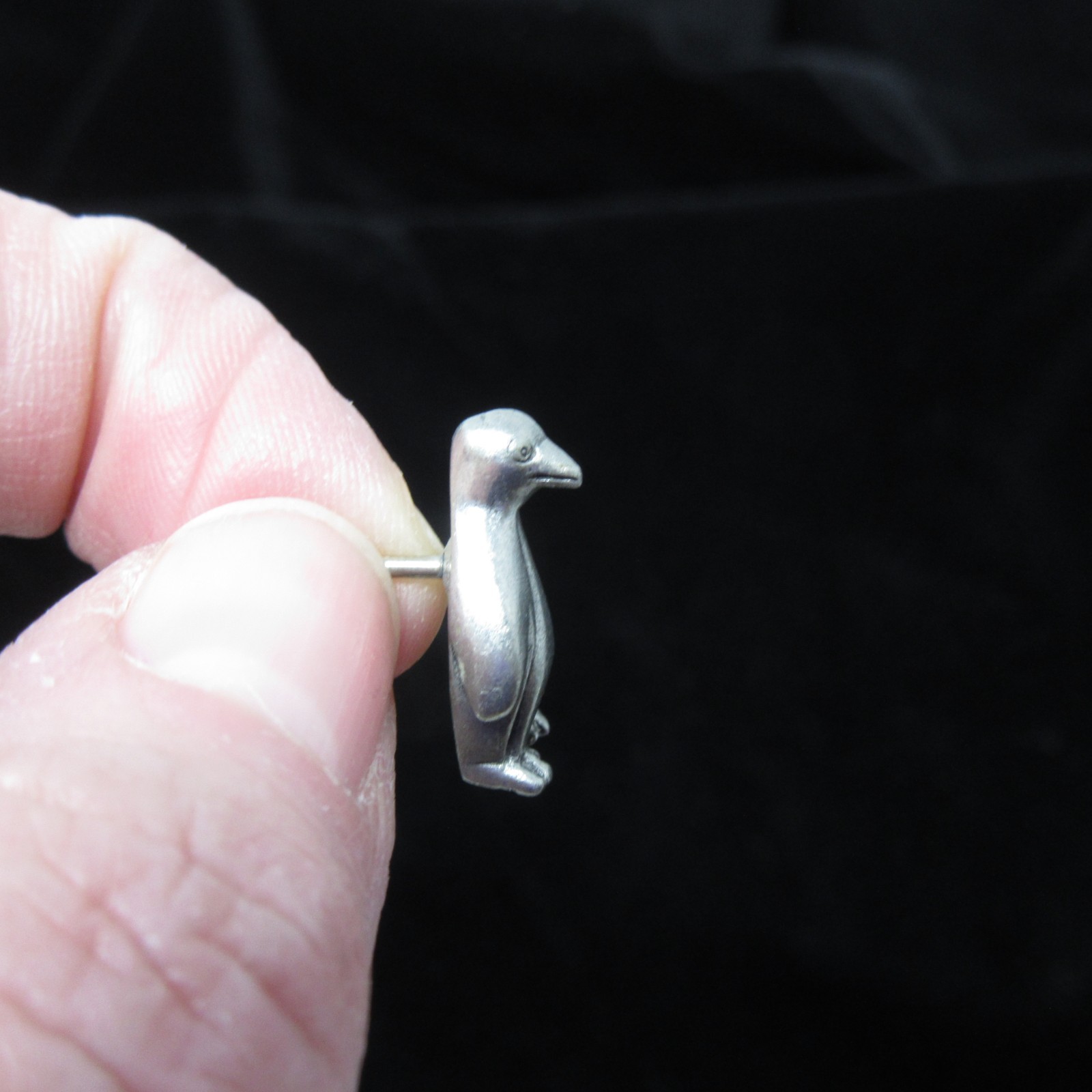 JIM CLIFT Pewter Penguin Lapel Tie Tac Pin 0.75″ Vintage Jewelry