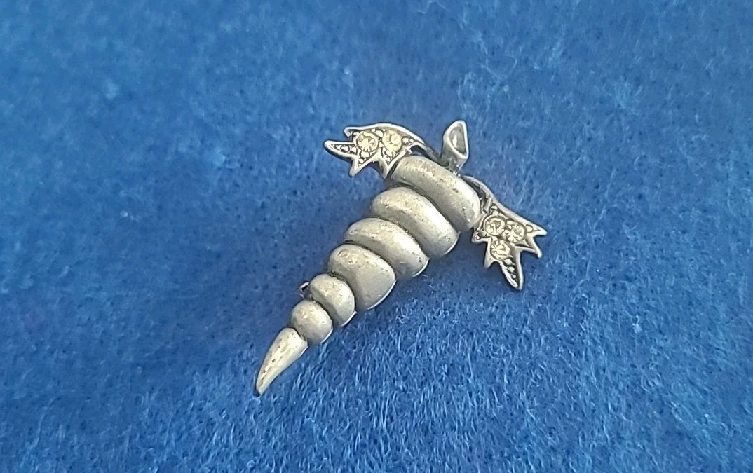 Fun Vintage Pewter Carrot w/Crystal Rhinestone Leaves On Top Brooch Pin