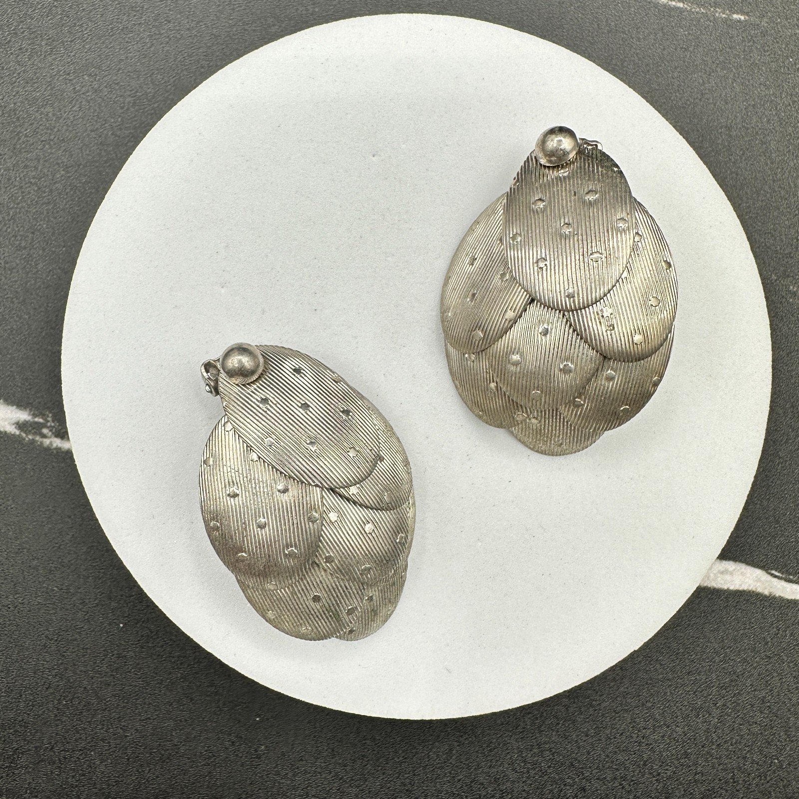 VTG Silver Tone Layered Leaf Clip On Earrings Textured Statement Jewelry