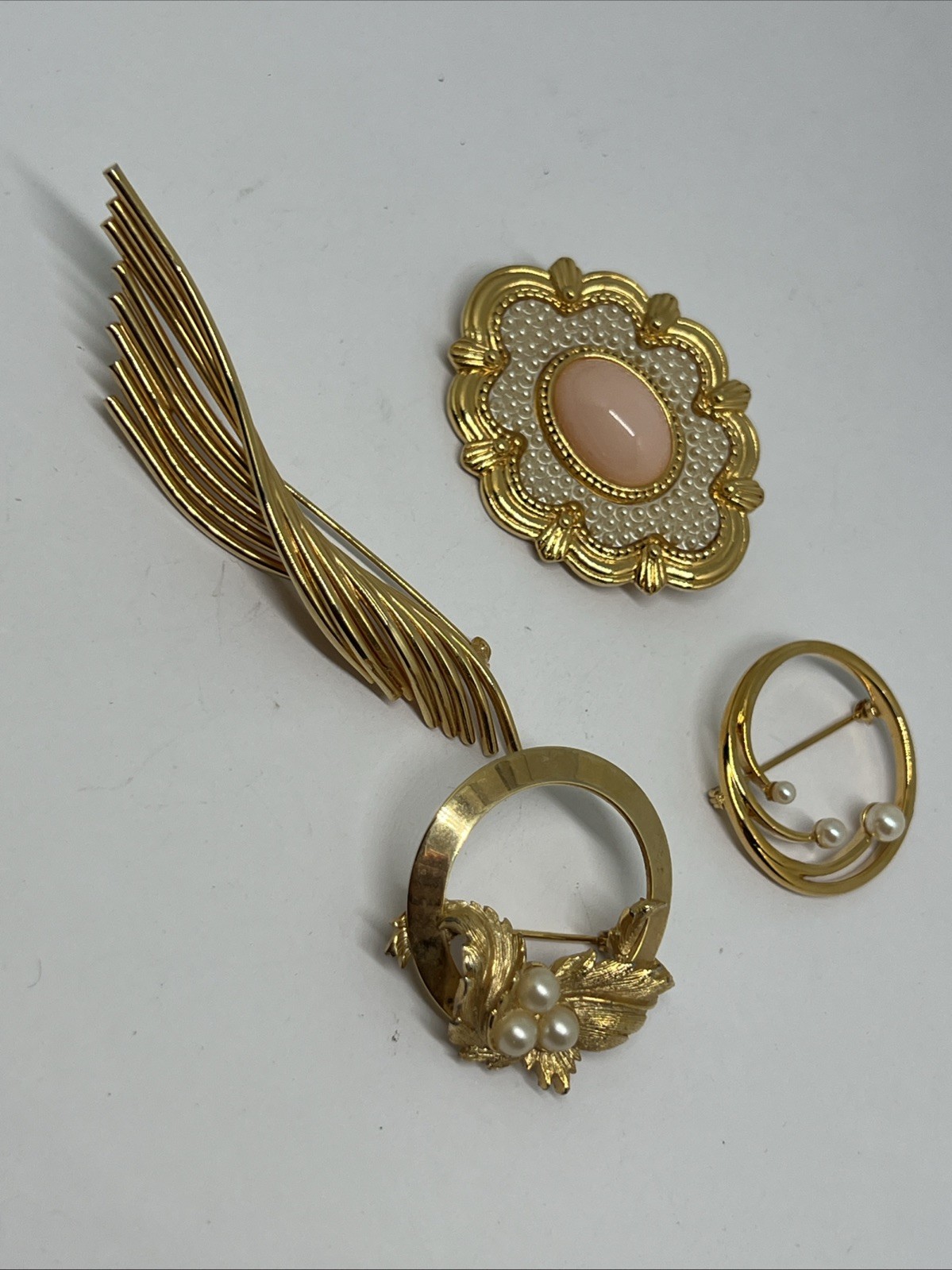 4pc Lot Vintage Brooches Faux Pearl Goldtone Sarah Cov Monet Avon