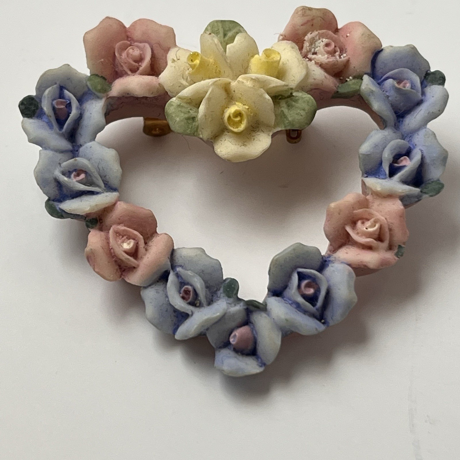 1998 Avon Hearts & Flowers Brooch Pin Yellow Pink And Blue Roses Vintage