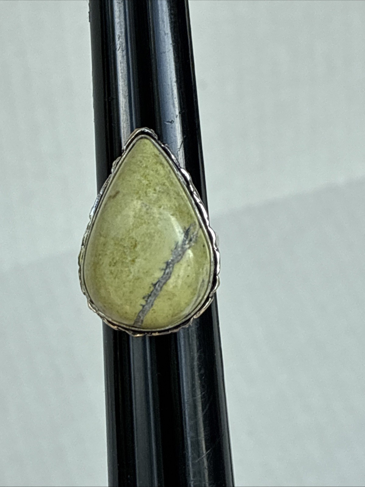 Vintage Boho Lime Green Serpentine Ring Teardrop Rope Marked 925 Size 6 READ