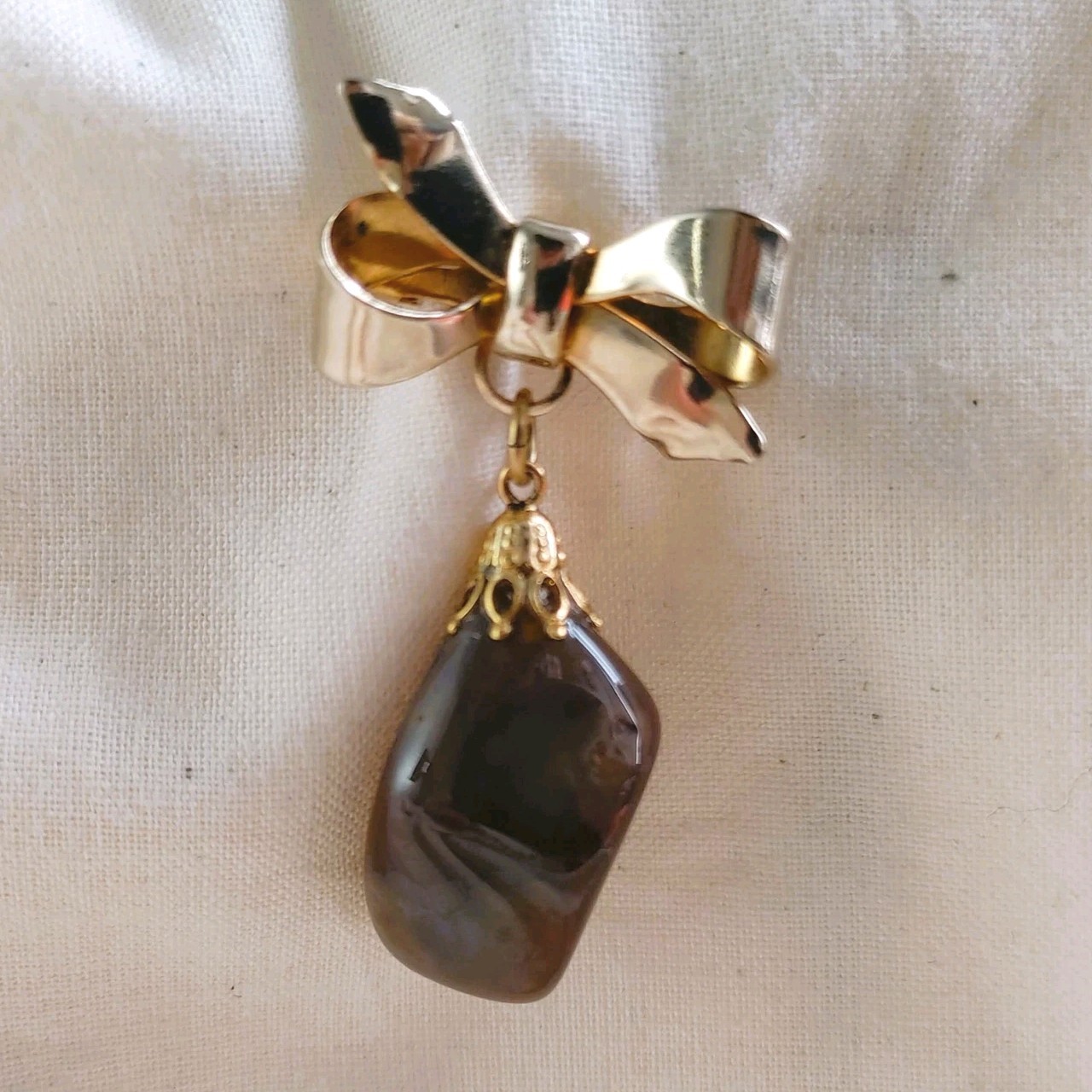 Vintage Brown Agate Stone Brooch with Gold tone Bow