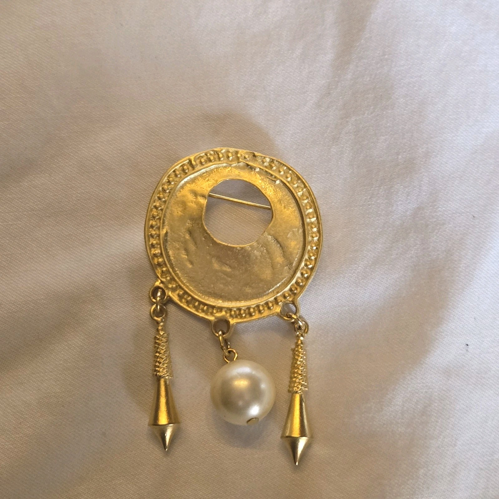 Vtg Brutalist Brooch Faux Pearl Gold Tone Charm Pin